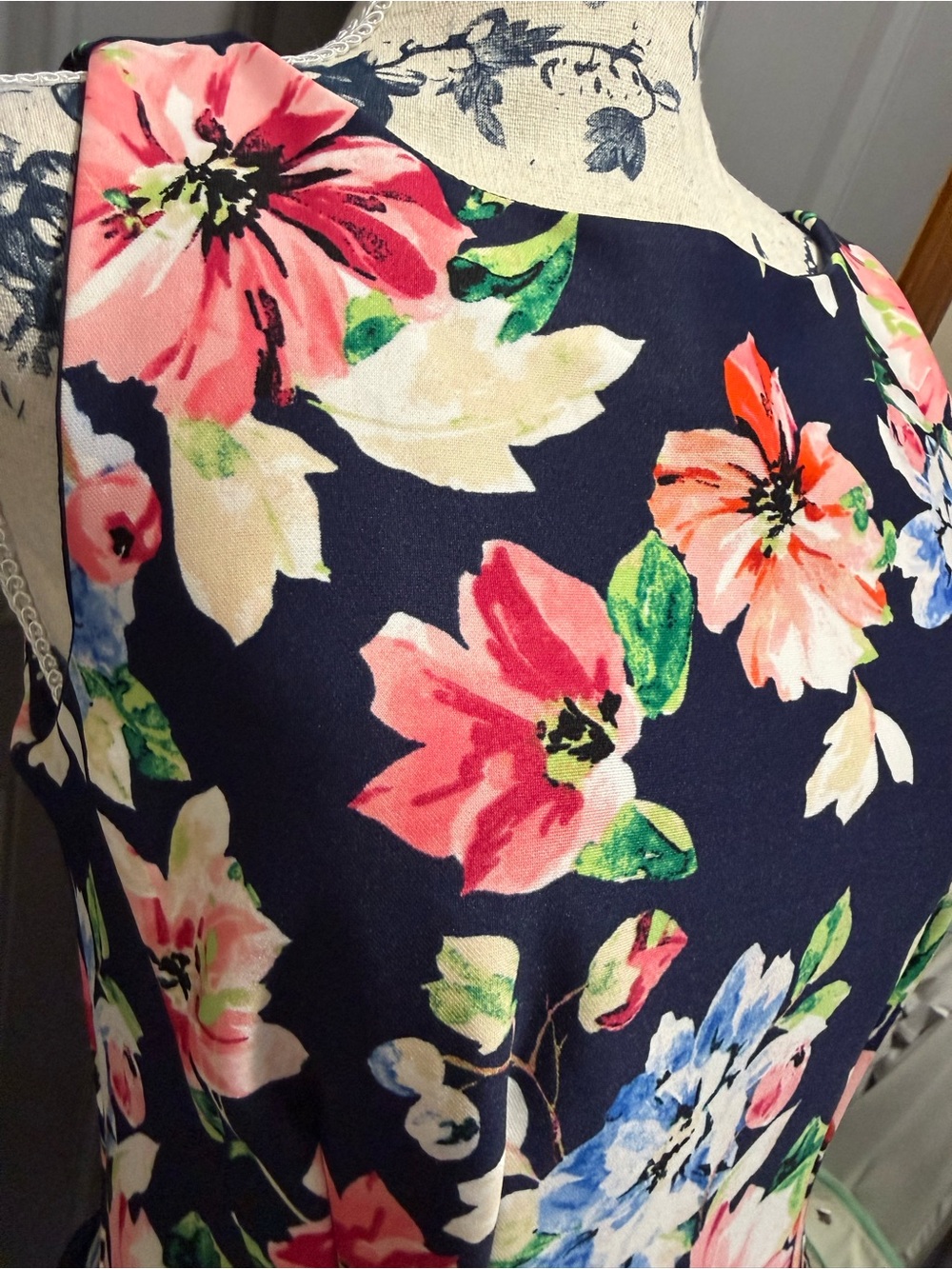 Vince Camuto (8) Floral Fit & Flare Dress in Navy with Pink & Blue (pockets!) - Picture 11 of 11